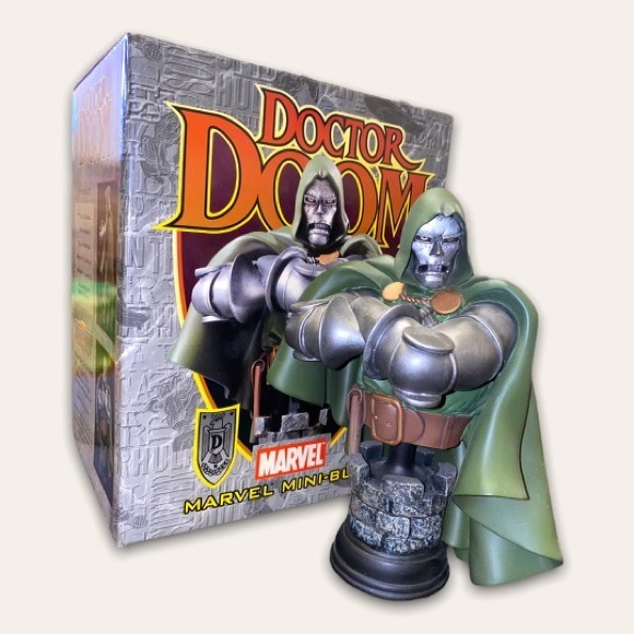 2004 - Marvel’s Dr. Doom - Bowen Designs Mini-Bust - #1517 of 4000 - Picture 1 of 4